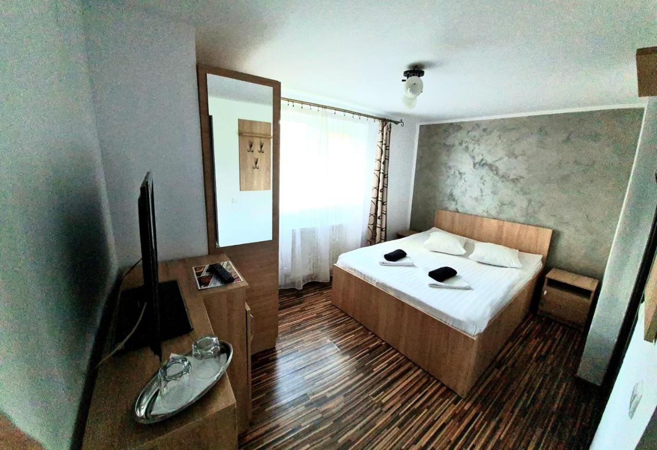 Hotel Casa Ostrov Călimăneşti Exterior foto